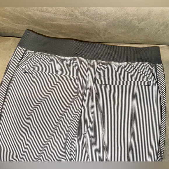 Athleta Brooklyn textured ankle pant city stripe coast gray. Size 6. - Picture 10 of 14